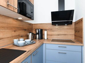 Fridge, microwave, stovetop, dishwasher - Deich in Sicht - Holiday apartment "Deich in Sicht" (Neuharlingersiel)
