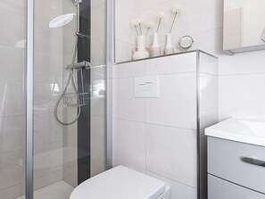 Douche, serviettes fournies