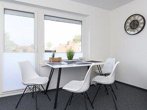 Dining - Deich in Sicht - Holiday apartment "Deich in Sicht" (Neuharlingersiel)