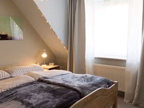 2 bedrooms, iron/ironing board, WiFi - Am Haustierpark vacation apartment Paula with balcony, WLAN and space for 4 guests - Am (Werdum)