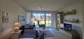 TV, DVD player, stereo - Vacation apartment Legewarfen 4/2 - Wohnpark Werdum (Werdum)