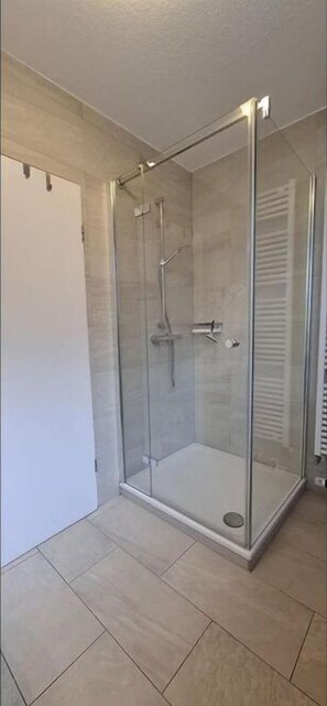 Shower, hair dryer - Vacation apartment Legewarfen 4/2 - Wohnpark Werdum (Werdum)