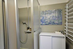 Shower, hair dryer - Vacation apartment Möwenweg 7 Whg. 2 - Holiday apartment Möwenweg 17 (Wittmund)