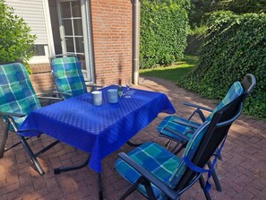 Outdoor dining - Vacation home Uferstraße 2 F - Holiday home Uferglück Uferstraße 2 F (Wittmund)