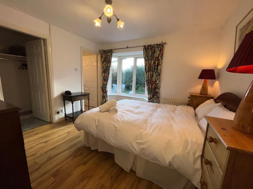 3 bedrooms, iron/ironing board, travel crib, free WiFi