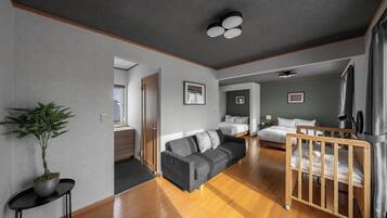 3 bedrooms, desk, iron/ironing board, free WiFi