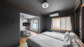 3 bedrooms, desk, iron/ironing board, free WiFi