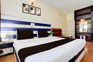 1 bedroom, desk, bed sheets