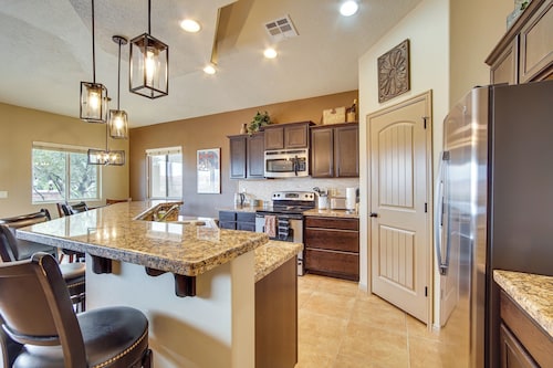 Hike, Golf & Try Your Luck! Mtn-View Mesquite Home