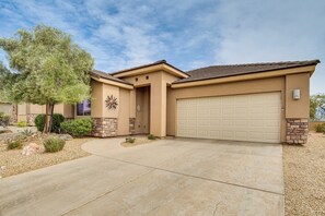 Exterior - Hike, Golf & Try Your Luck! Mtn-View Mesquite Home (Mesquite)