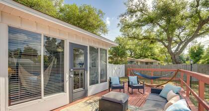 3 Mi to Beach: Venice Escape w/ Backyard Oasis