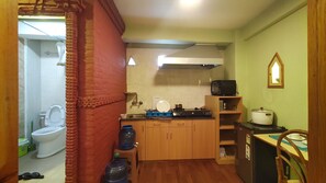 Private kitchen - Adorable 1-bedroom apartment with AC in Lalitpur (Lalitpur)