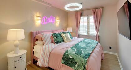 'Dolly Suite' at The Saint Hotel, Near Wineries!