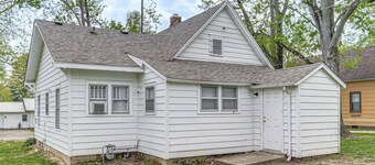 1 Mi to Park & Lake! Charming Retreat in Sullivan