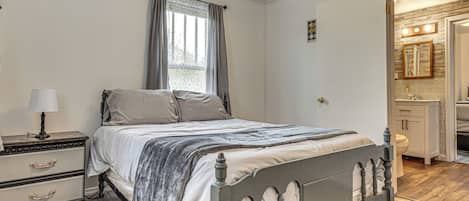 2 habitaciones, tabla de planchar con plancha y ropa de cama