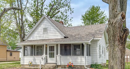 1 Mi to Park & Lake! Charming Retreat in Sullivan