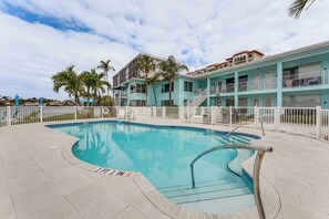 Pool - Elegant Waterfront Condo w/ Views in Pompano Beach (Pompano Beach)