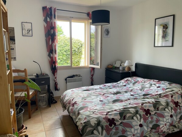 1 habitación, tabla de planchar con plancha, wifi y ropa de cama 