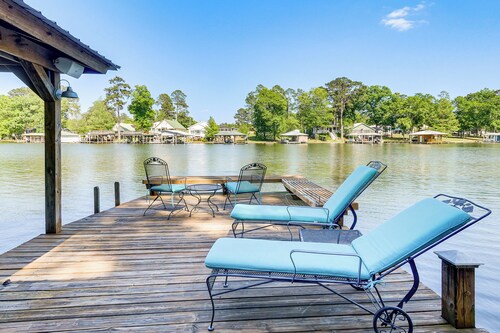 Private Dock + Yard: Lake Blackshear Family Escape