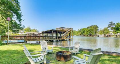 Private Dock + Yard: Lake Blackshear Family Escape