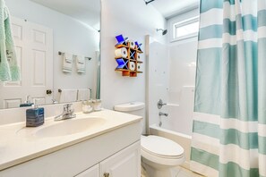 Bathroom - FIFA World Cup Base! Spacious Getaway in Atlanta (Atlanta)