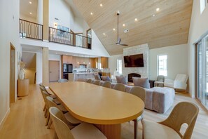 Dining - Waterfront Luxury! Brand-New Big Bear Lake House (Big Bear Lake)