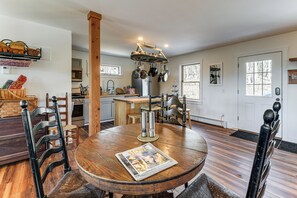 Dining - Group Friendly! Mtn-View Haven in Waterbury Center (Waterbury Center)
