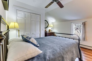 2 bedrooms, desk, iron/ironing board, internet