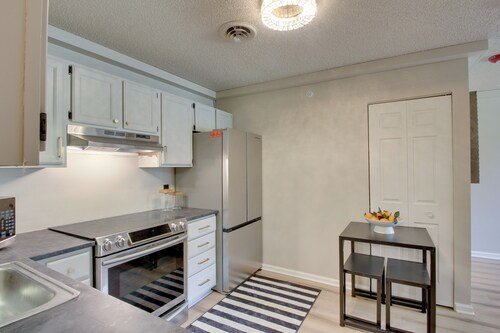 The Saint Hotel: Boutique Suite Near Overland Park