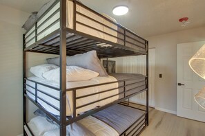 1 bedroom, iron/ironing board, Internet, bed sheets
