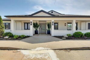 Exterior - Boutique Condo Near Louisburg Wedding Venues (Louisburg)