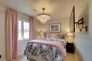 2 bedrooms, iron/ironing board, Internet, bed sheets
