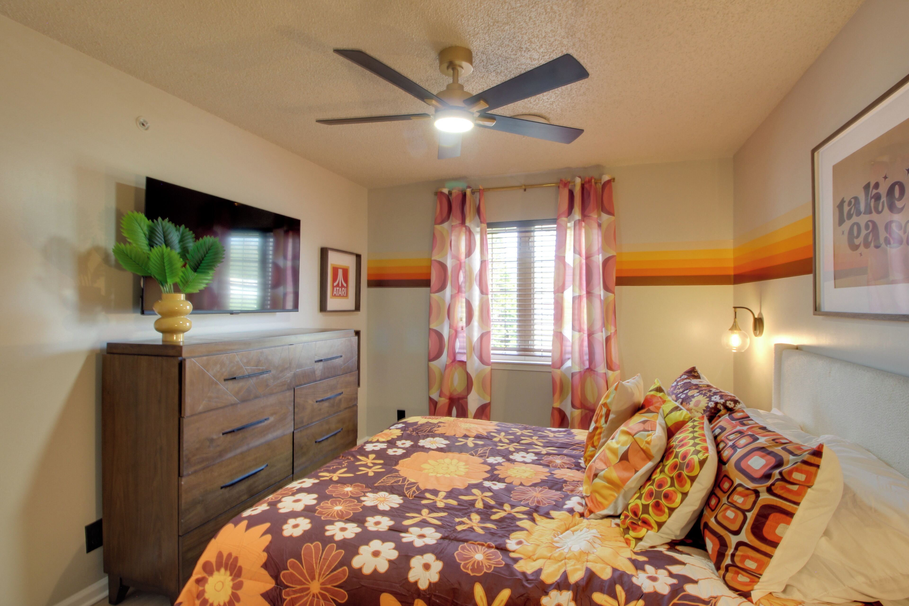 2 bedrooms, iron/ironing board, internet, bed sheets