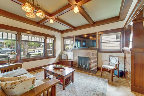 3 Blocks to Plaza! Historic Prescott Gem w/ Grill
