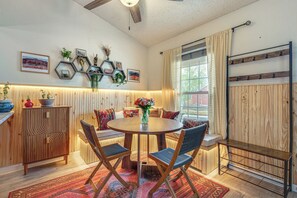 Dining - Steps to Dog Park! Westminster Home w/ Fire Pit (Westminster)