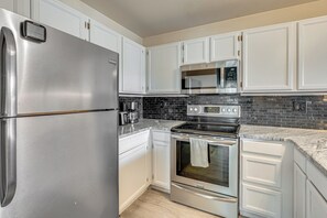 Fridge, microwave, stovetop, dishwasher - Steps to Dog Park! Westminster Home w/ Fire Pit (Westminster)