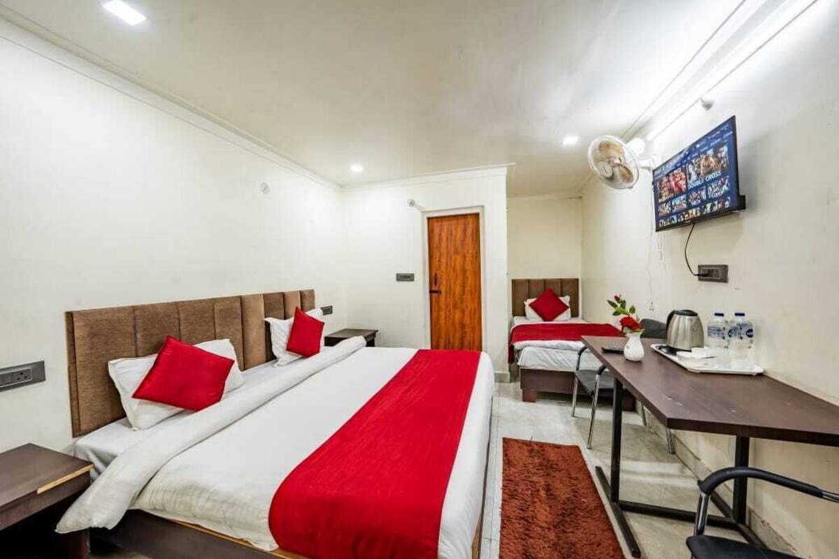Triple Room, City View | Meja, Wi-fi percuma 