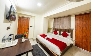Phòng 3, quang cảnh thành phố | Bàn, truy cập Internet không dây miễn phí 