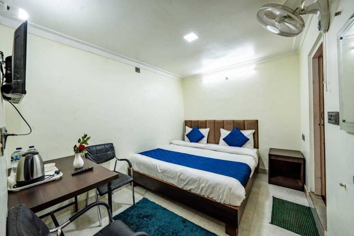 Deluxe Double Room, City View | Meja, Wi-fi percuma 