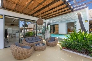 Pool - Holiday Villa 'Liquen' with Mountain View, Wi-Fi and Air Conditioning (Yaiza)