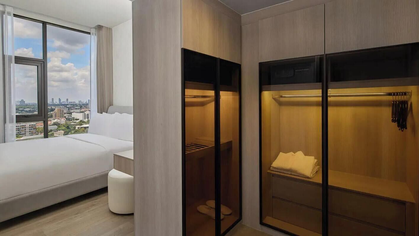 2 bedrooms, in-room safe, iron/ironing board, free WiFi