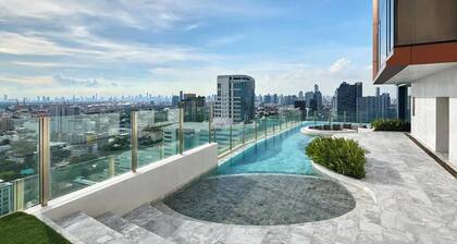 SPACIOUS 2 BEDROOM LOFT WITH STUNNING PANORAMIC CITY VIEWS