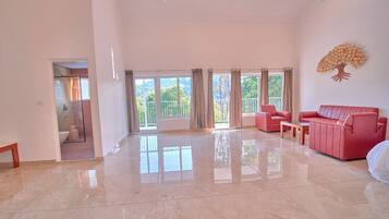 Family Suite | Free WiFi, bed sheets