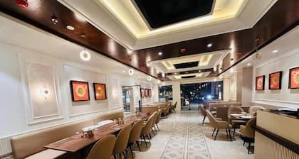 HOTEL THE ELITE