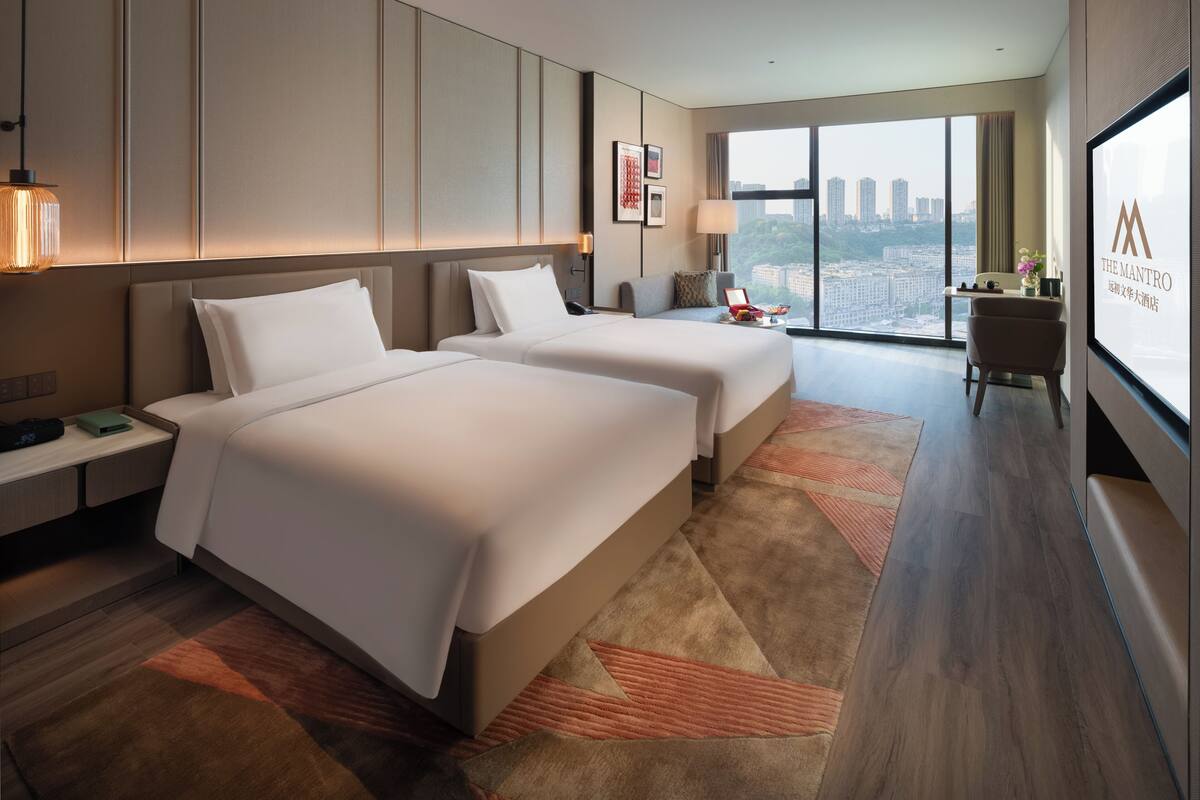 Executive Twin Room | Premium bedding, down comforters, memory foam beds, minibar (free items)