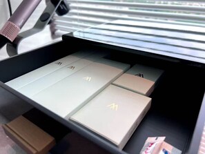 Kamar Double Standar, Bebas Asap Rokok | Lain-lain