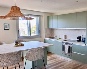 Kühlschrank, Mikrowelle, Ofen, Geschirrspüler