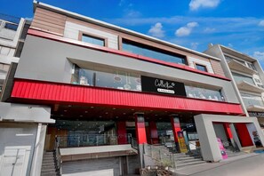 Exterior - Super Collection High Court Lucknow (Lucknow)