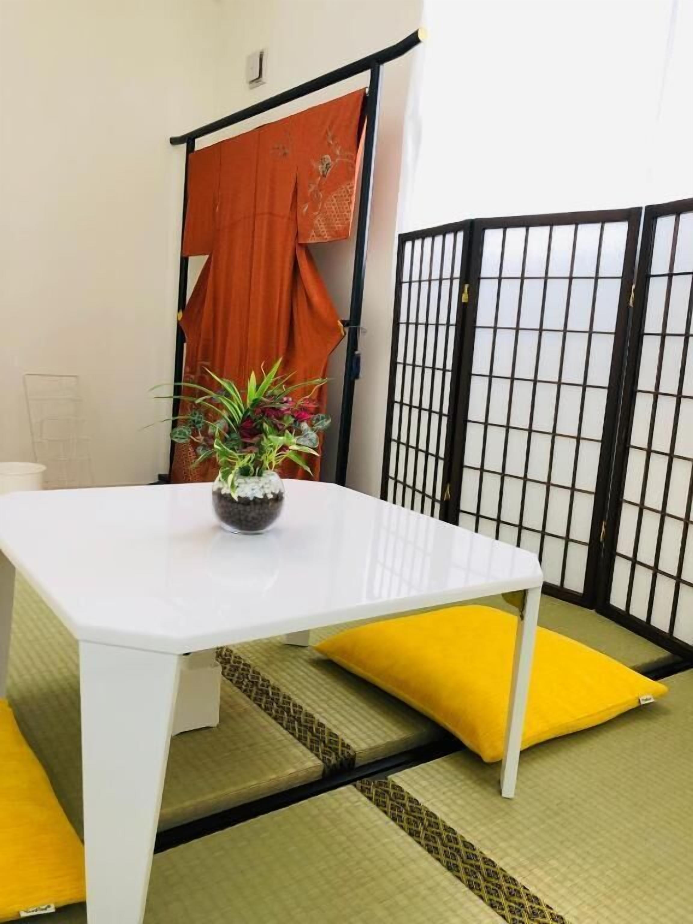 Huis, balkon, uitzicht op de stad | Interieur
