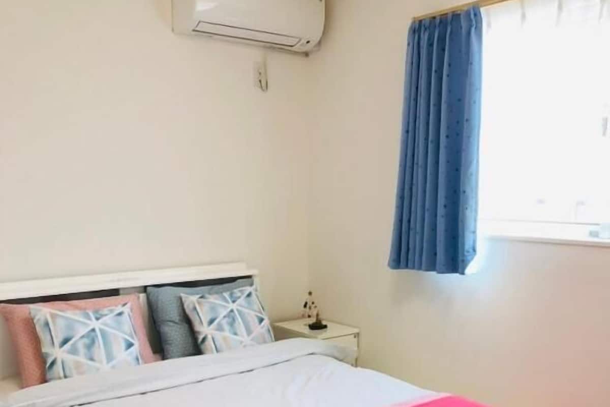 Maison, balcon, vue ville